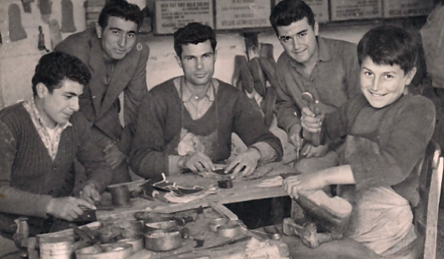 Ιστορία - Εργασία σε τσαγκαράδικο